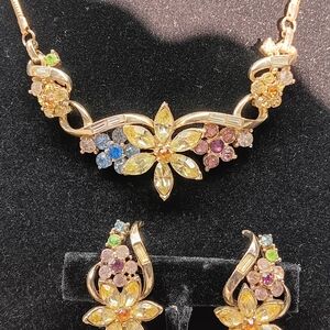 Elegant Floral Gold Necklace and Earring Set